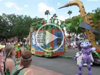 IMG_1383 - Hollywood Studios - Parade 2.MP4