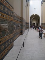 IMG_2135 - Pergamonmuseum - Prozessionsstraße.JPG