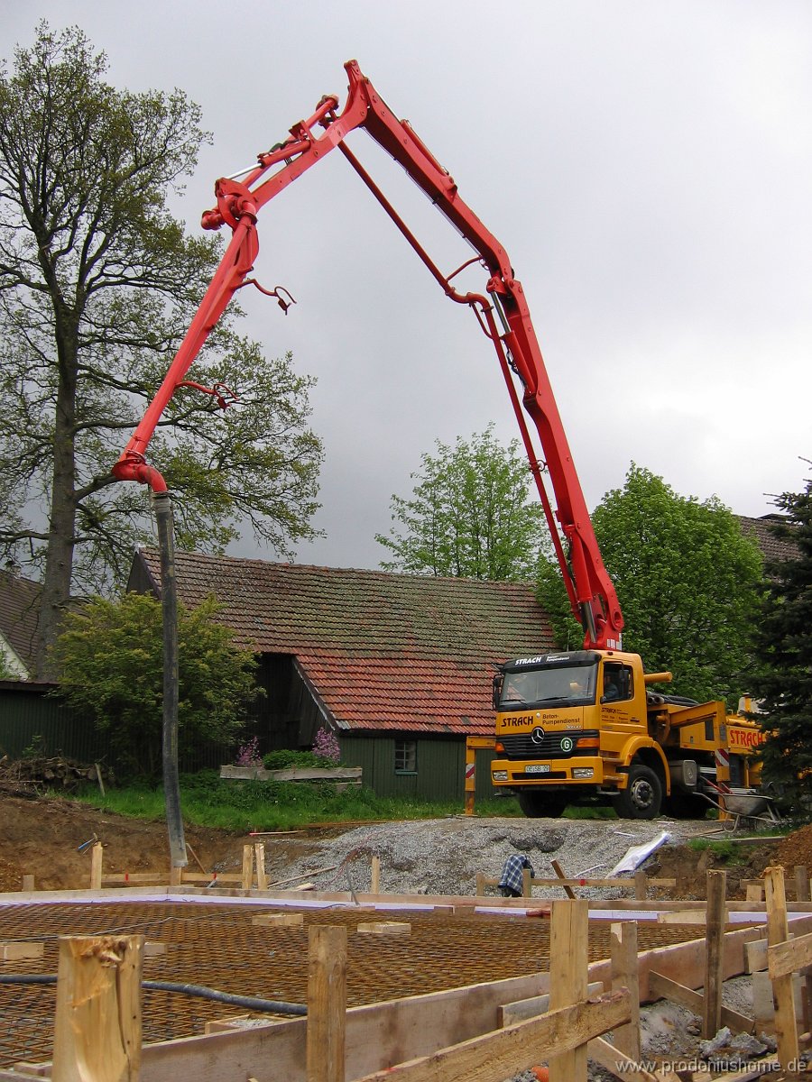 840 - 17.05.2005 - Die Bodenplatte wird gegossen