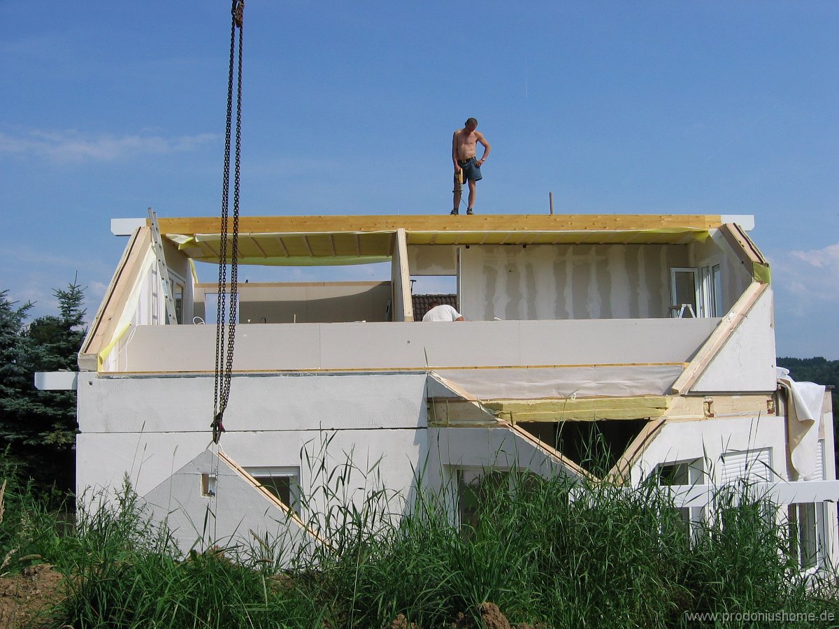 904 - 13.07.2005 - 16 Uhr 55 - Die 2. Etage ist fertig